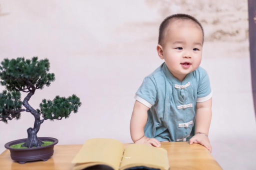 厦门宝宝爱吐奶是什么原因